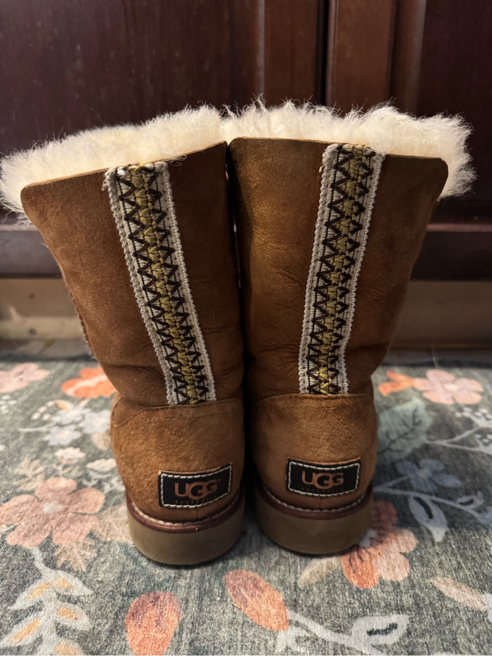 UGG Australia Women's Shanleign Boots (Chestnut)